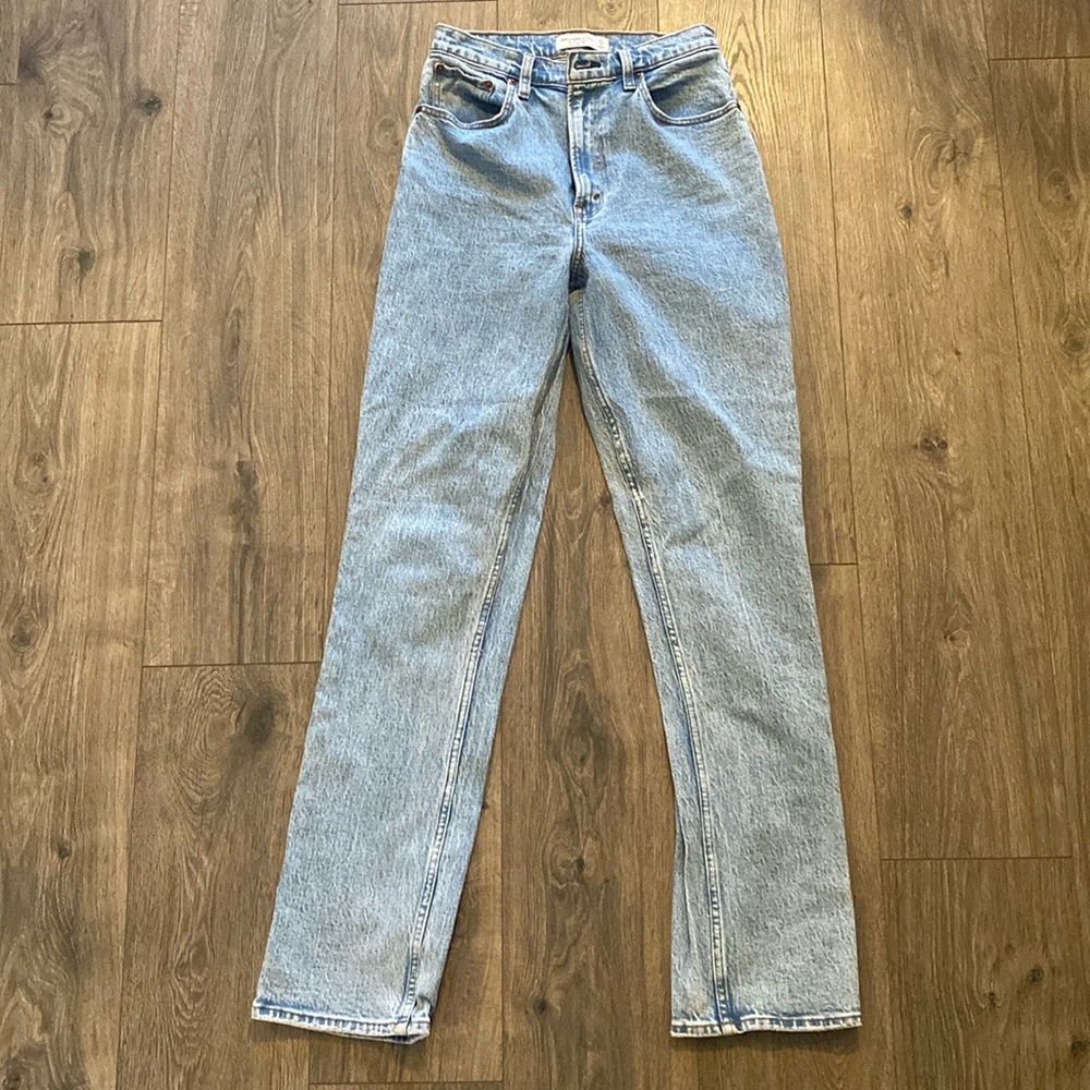Abercrombie & Fitch The 90s Straight High Rise Jeans